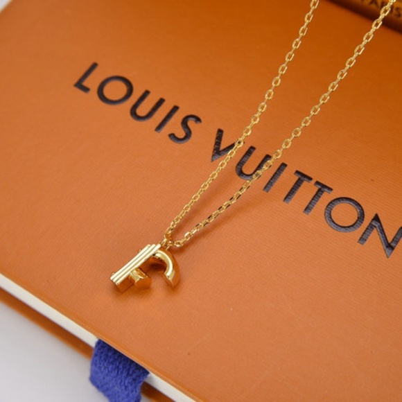 Jewelry - Golden necklace